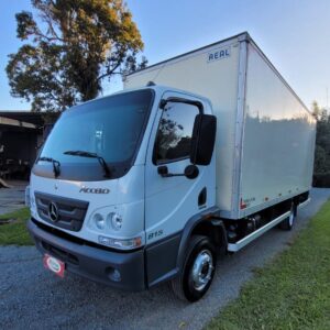 Acello 815 2013 baú 6.40mt