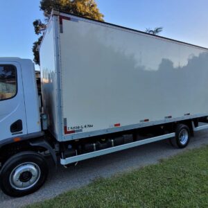 Acello 815 2013 baú 6.40mt