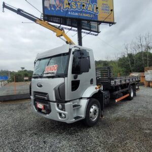 Cargo 1319 ano 2013 munck 7.700 único dono baixo km